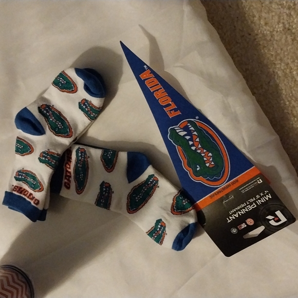 NEW FLORIDA GATOR BUNDLE - Picture 2 of 3